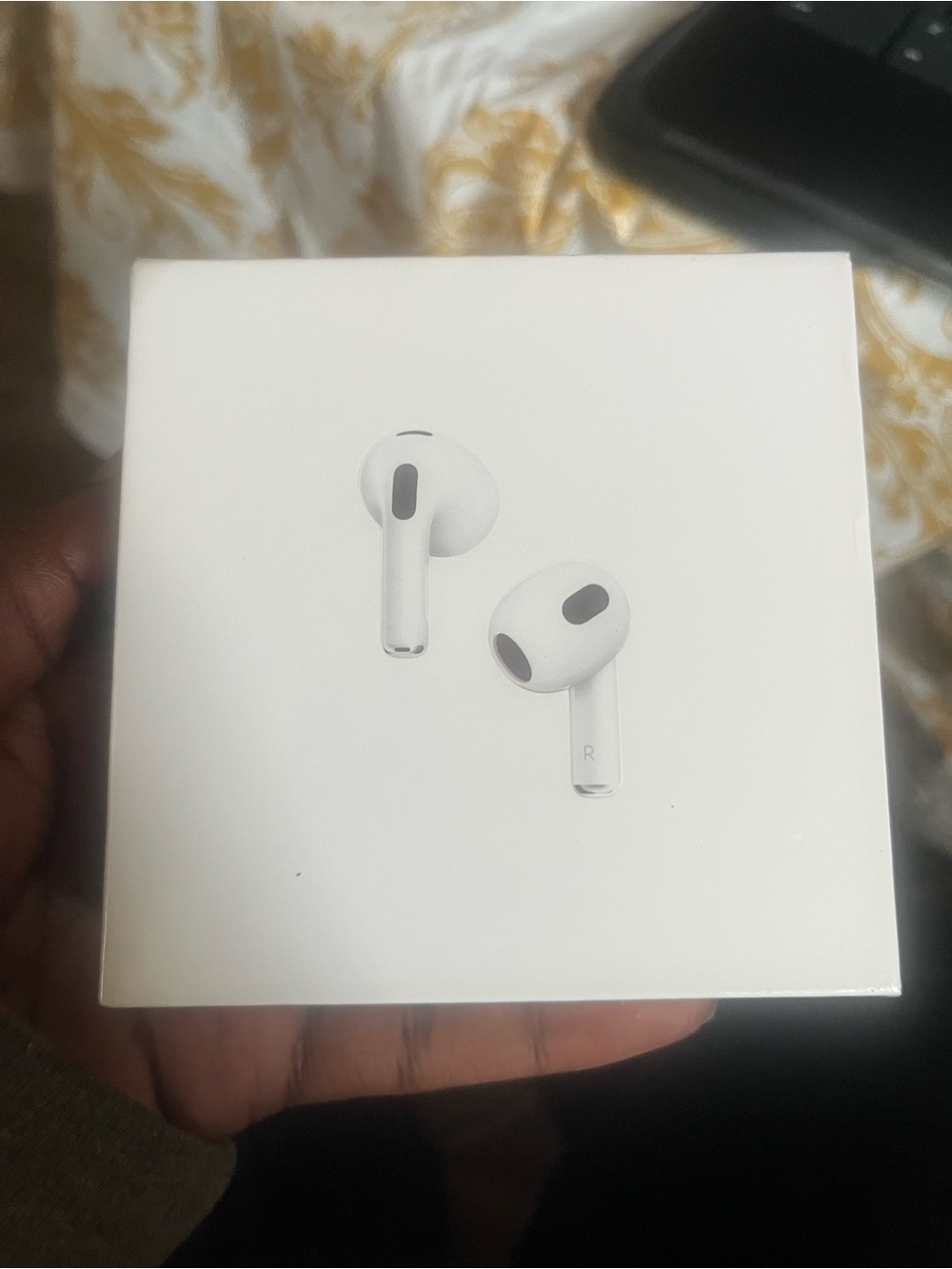 Apple White Wireless Airpods3  with Charging Case